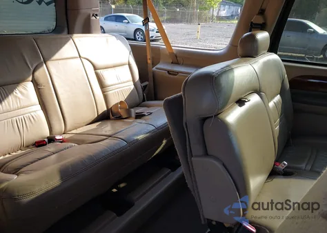 2001 Ford Excursion Limited z USA, uszkodzony, nr VIN 1FMNU42S71ED57885